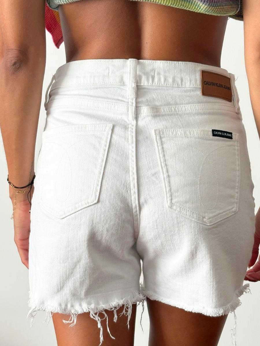 Calvin Klein - Short Denim Blanco | Botones Frontales Clásico
